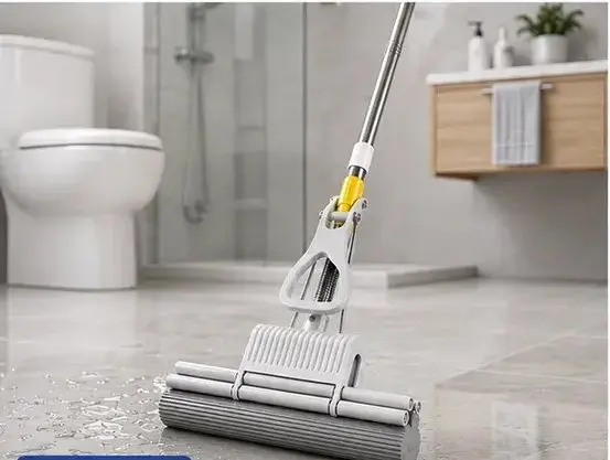 La mopa secando el piso del baño