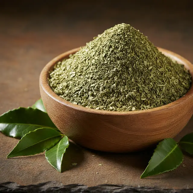 Yerba mate en un cuenco de madera